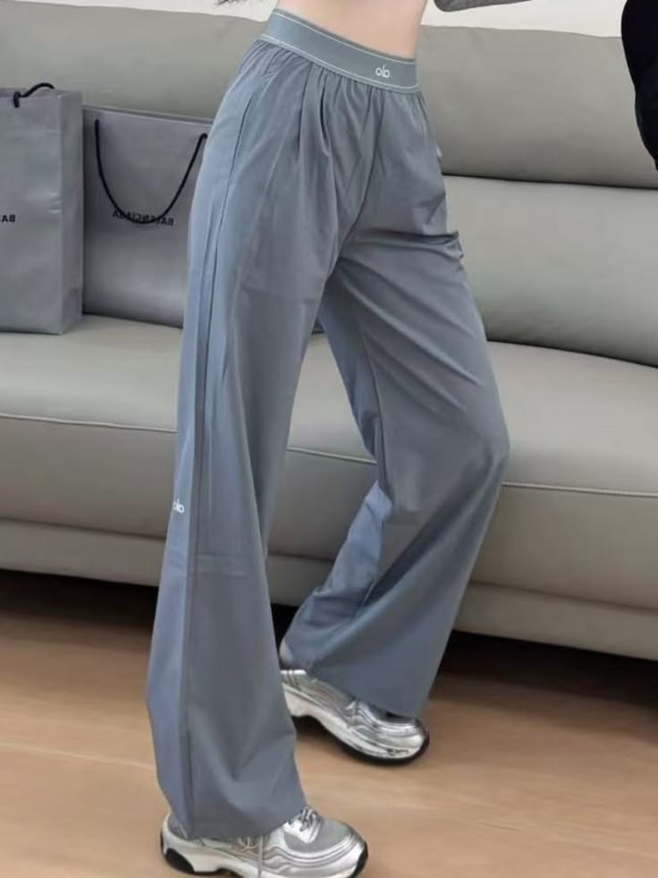Pantalon alo yoga gris