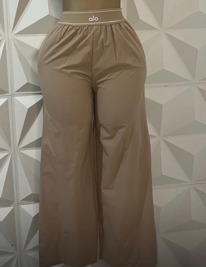 Pantalon alo yoga beige