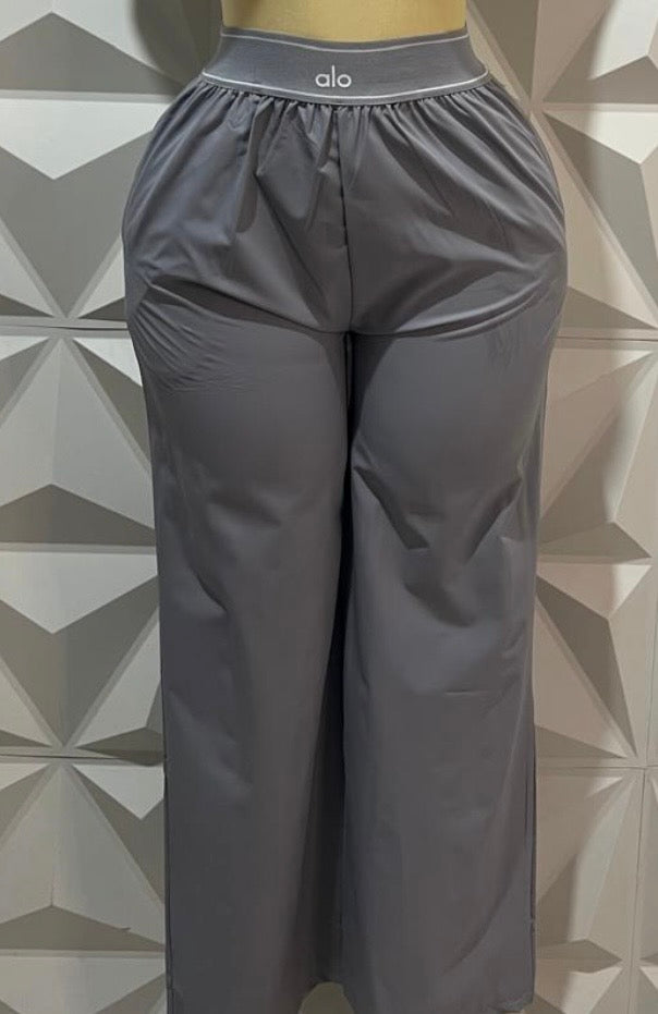 Pantalon alo yoga gris