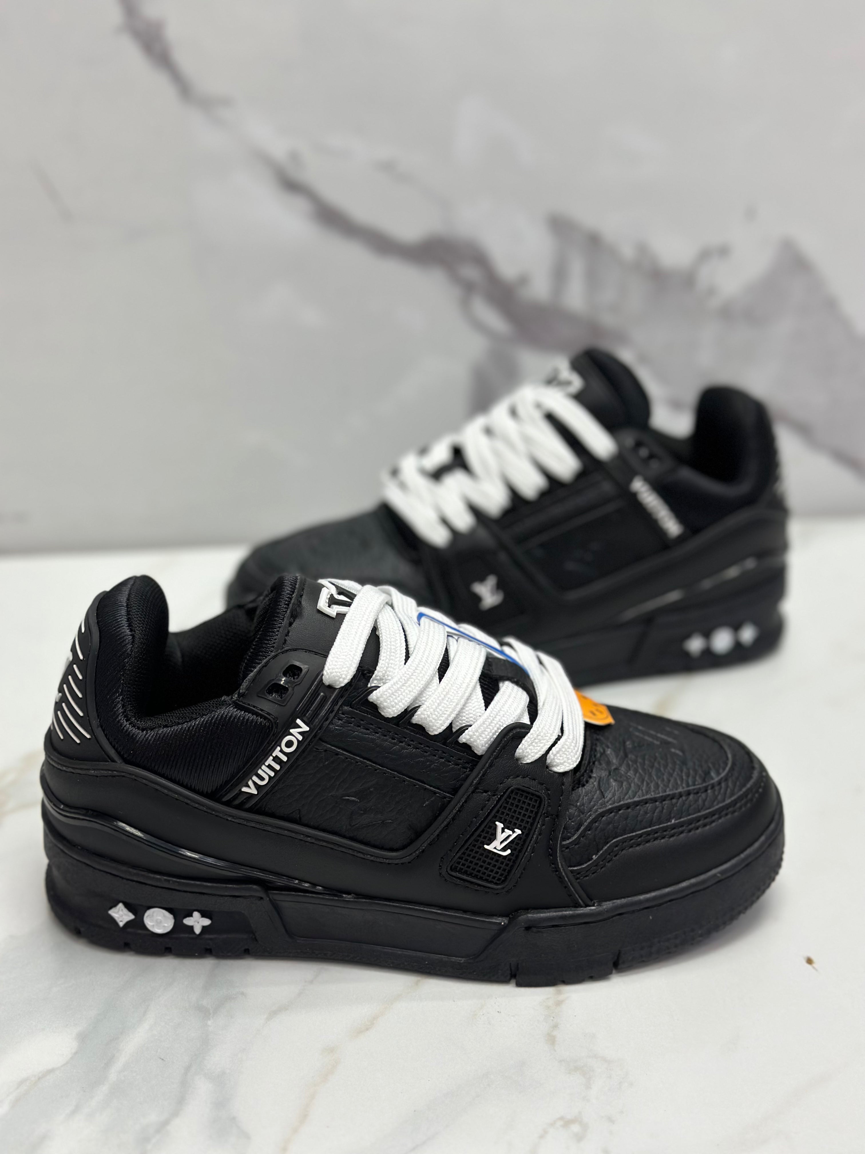 LV Trainer Black/white